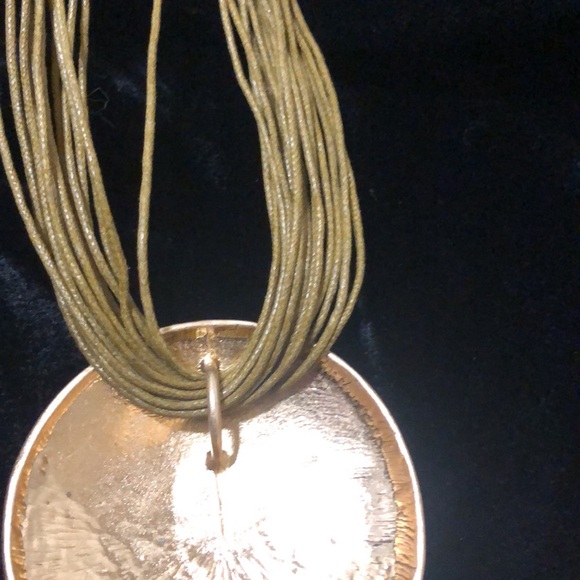 Designer Vintage Style Oval shaped necklace 20-22 inches in goldtone. - Picture 5 of 5